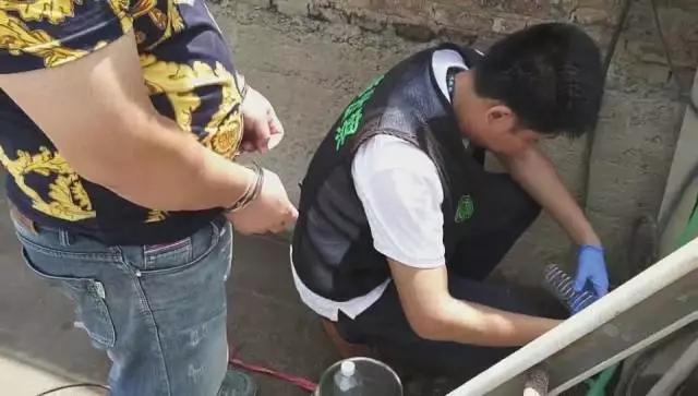 佛山生態環境部門嚴查汙染行為 環境違法（fǎ）執法帶（dài）走12人(圖2)